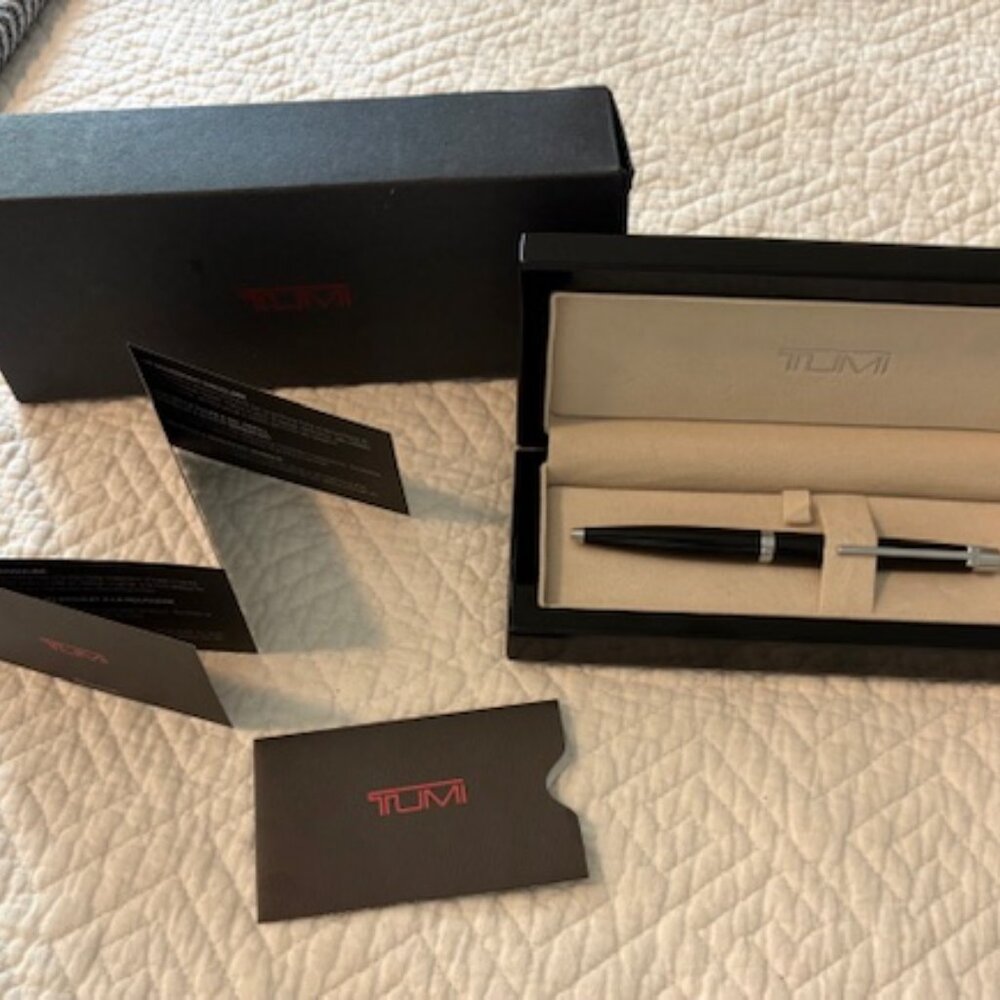 Rare Tumi Corporate T Pen w/ Black Lacquer Presentation Box and insert card